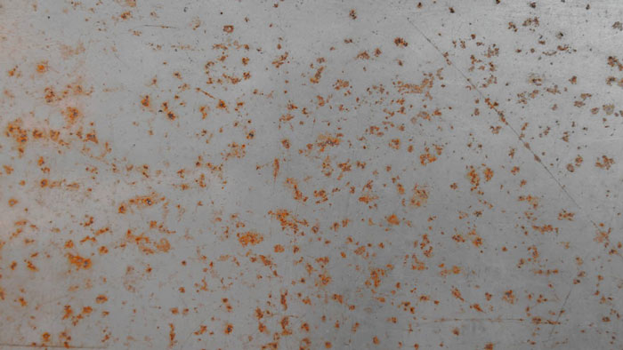 Zavápnená varná komora konvektomatu poškodená chlórom