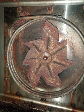 Zničená vrtuľa teplovzdušnej pece koróziou